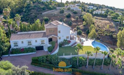 Spectacular Villa With Private Pool & Breathtaking Views in Mijas!
