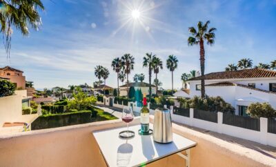 Eksklusiv lejlighed med kæmpe terrasse og udsigt, Elviria, Marbella!
