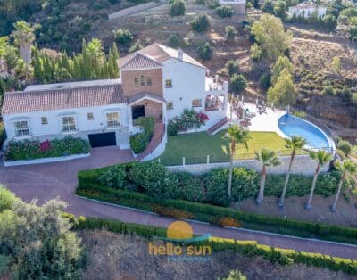 49-Spektakulær villa med privat pool og betagende udsigt i Mijas!