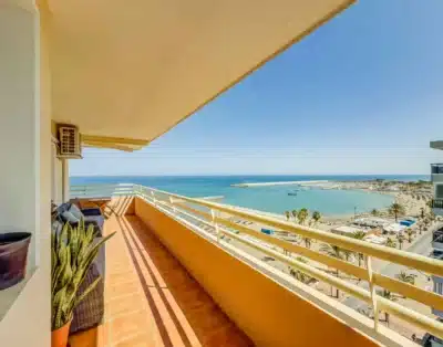 113 - Apartamento en primera línea de playa con vistas, Fuengirola
